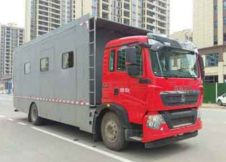 CL5180TSY6BZ型宿營(yíng)車(chē)