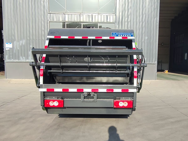 福田4方壓縮式垃圾車