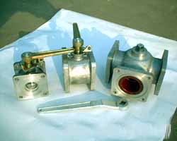 　球閥、三通四位　