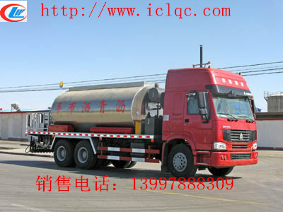 重汽豪沃后雙橋?yàn)r青灑布車