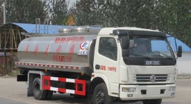 東風(fēng)多利卡8噸鮮奶運(yùn)輸車