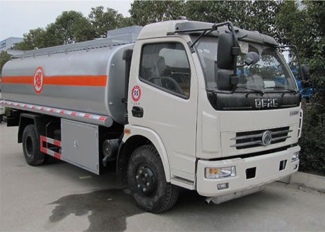 東風(fēng)多利卡排半加油車