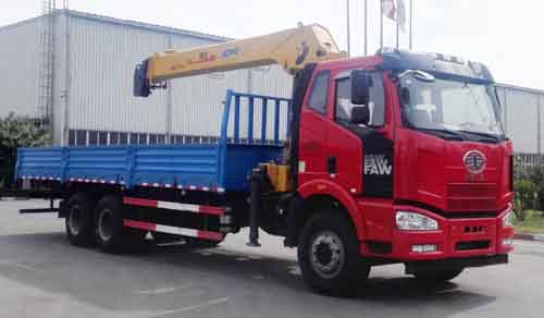 解放后八輪隨車(chē)吊